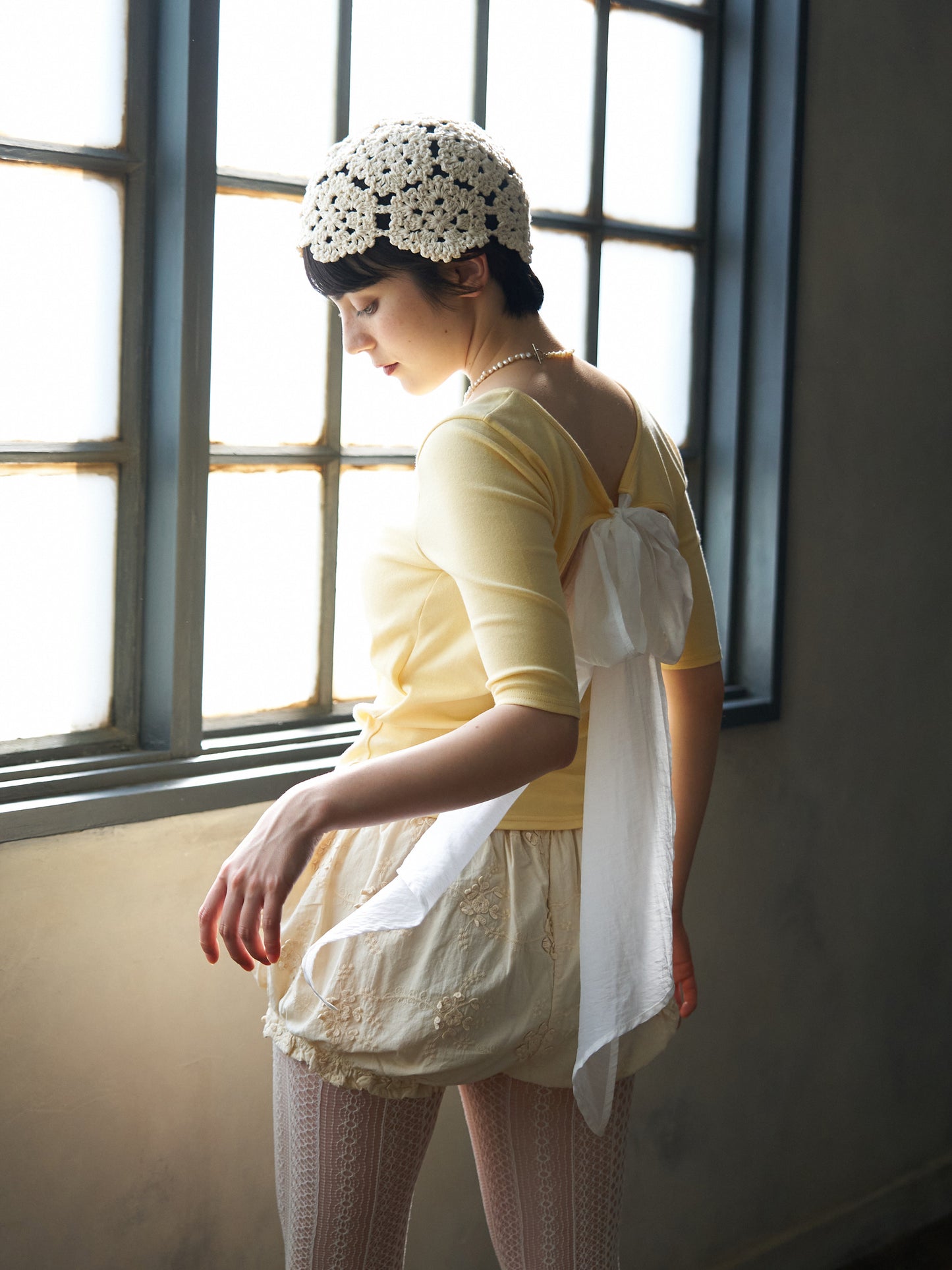 Back Ribbon Cup-in Top